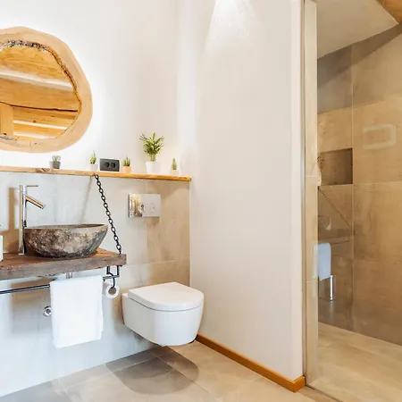 Vakantiehuis Log Garden Estate Dobrova