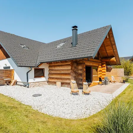 Vakantiehuis Log Garden Estate Dobrova