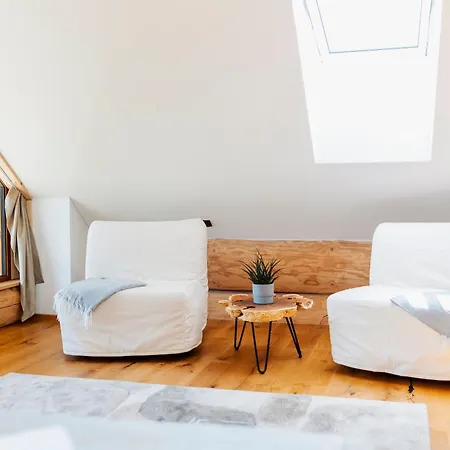 Log Garden Estate Vakantiehuis