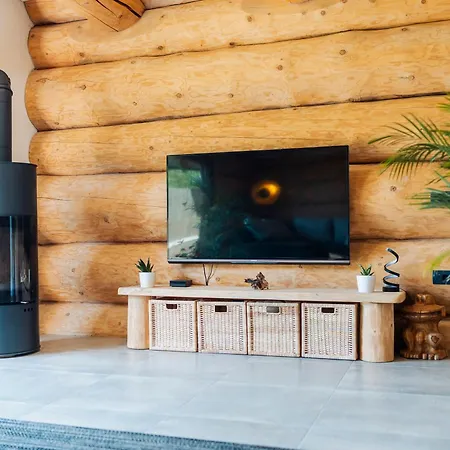 Log Garden Estate Dobrova