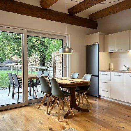 Log Garden Estate Vakantiehuis