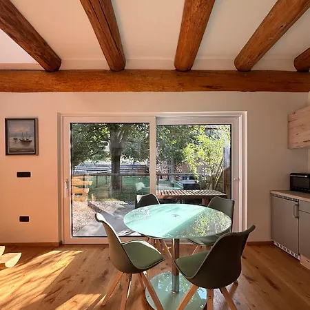 度假居 Log Garden Estate Dobrova