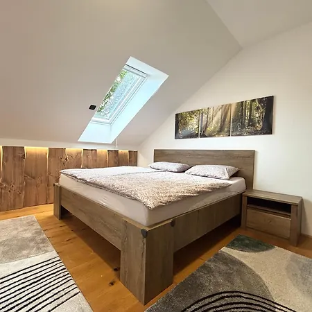 Log Garden Estate 度假居 Dobrova