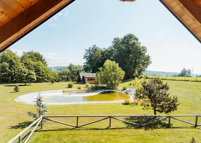 Počitniška hiša Log Garden Estate