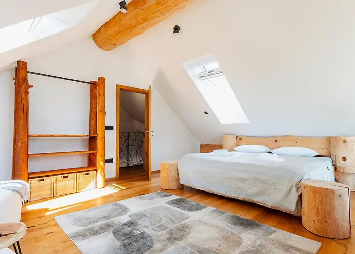 Počitniška hiša Log Garden Estate *